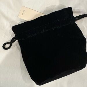 DÔEN velvet pochette